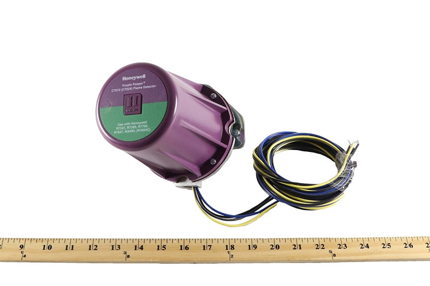 208V Self-Checking UV Flame Detector, -20 Degree Fahrenheit, 3/4 NPT Mount Rear Side With Ruler