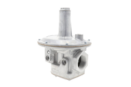 Maxitrol 210D Balanced Valve Gas Regulator - 1-1/2" NPT, 10 PSI Max, 3-8" W.C.