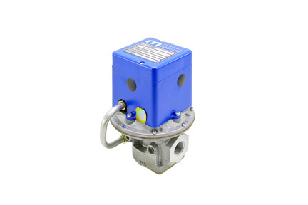 Maxitrol 220D Pilot Loaded Gas Regulator - 1-1/2" NPT, 10 PSI Max, 1-3 PSI Outlet