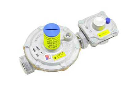 Maxitrol 325-3L Line Gas Regulator - 3/8" NPT, 5 PSI Max, 7-11" W.C. with OPD