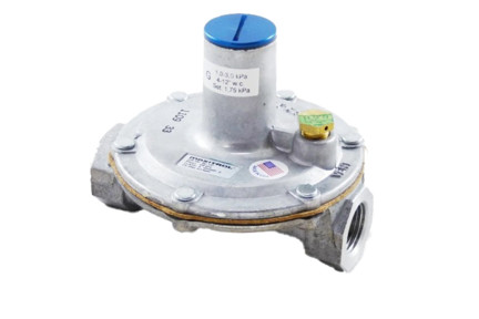 Maxitrol 325-3M Gas Regulator - 1/2" RP, 5 PSI Max, 4-12" W.C. with Vent Limiter