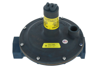 Maxitrol 325-7 Line Gas Regulator - 1-1/2" NPT, 2 PSI Max, 7-11" W.C.