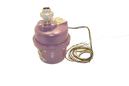 C7012F1052 - 1" NPT, 120V Self-Checking UV Purple Flame Detector (X-Proof)